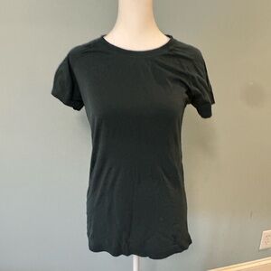 Athleta Uptempo Tee - medium - hunter green